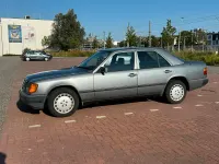 Gebraucht Mercedes E230 135 PS (99 kW) 1988 Grau Limousine