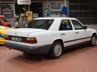 Gebraucht Mercedes 200 72 PS (52 kW) 1985 Weiß Limousine