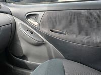 Gebraucht Toyota Yaris 65 PS (47 kW) 2003 Blau Kleinwagen