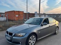 Gebraucht BMW 318 143 PS (105 kW) 2011 Grau Limousine