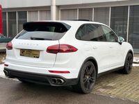 Gebraucht Porsche Cayenne Turbo Chrono 519 PS (381 kW) 2016 Weiß SUV