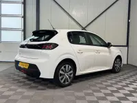 Gebraucht Peugeot 208 Active 73 PS (53 kW) 2020 Weiß Kleinwagen