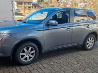 Begagnad Mitsubishi Outlander 150 HK (110 kW) 2014 Grå SUV