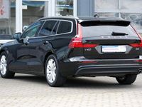 Gebraucht Volvo V60 Momentum 150 PS (110 kW) 2019 Schwarz Kombi