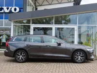 Gebraucht Volvo V60 Core 163 PS (119 kW) 2022 Particular grey Kombi