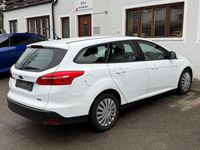 Gebraucht Ford Focus Trend 125 PS (91 kW) 2016 Weiß Limousine