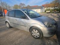Gebraucht Ford Fiesta 59 PS (43 kW) 2007 Silber Kleinwagen