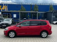 Gebraucht VW Touran 150 PS (110 kW) 2023 Rot Van / Kleinbus