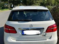 Gebraucht Mercedes B180 Urban 122 PS (89 kW) 2017 Weiß Kleinwagen