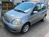 Gebraucht Toyota Yaris 66 PS (48 kW) 2004 Silber Limousine