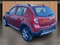Gebraucht Dacia Sandero Stepway 84 PS (61 kW) 2011 Rot feuerrot (metallic) Limousine