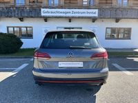 Gebraucht VW Touareg Basis 231 PS (169 kW) 2021 Siliziumgrau SUV