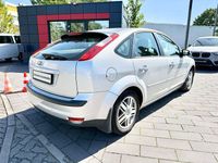 Gebraucht Ford Focus Ghia 116 PS (85 kW) 2006 Silber Limousine