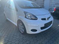 Gebraucht Toyota Aygo Cool 68 PS (50 kW) 2011 Weiß Kleinwagen