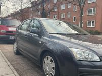 Gebraucht Ford Focus 100 PS (73 kW) 2006 Grau Limousine