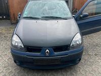 Używany Renault Clio II 75 KM (55 kW) 2005 Niebieski Hatchback