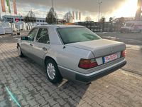 Gebraucht Mercedes 300 109 PS (80 kW) 1992 Silber Limousine
