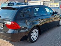 Gebraucht BMW 318 129 PS (94 kW) 2007 Schwarz Kombi