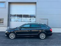 Używany Skoda Superb Elegance 140 KM (102 kW) 2012 Czarny Kombi