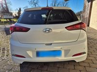 Gebraucht Hyundai i20 Intro Edition 101 PS (74 kW) 2015 Weiß Kleinwagen