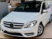 Gebraucht Mercedes B200 156 PS (114 kW) 2014 Weiß Van / Kleinbus