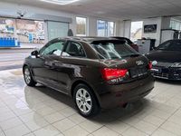 Gebraucht Audi A1 Attraction 86 PS (63 kW) 2013 Braun Kleinwagen