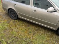 Gebraucht Skoda Octavia 105 PS (77 kW) 2012 Grau Limousine