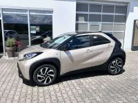 Neu Toyota Aygo X 72 PS (52 kW) 2026 Ginger beige / night sky bla SUV