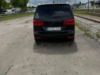 Gebraucht VW Touran 105 PS (77 kW) 2011 Schwarz Van / Kleinbus