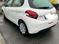 Gebraucht Peugeot 208 Active 82 PS (60 kW) 2016 Weiß Kleinwagen
