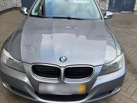 Gebraucht BMW 318 140 PS (102 kW) 2009 Grau Kombi