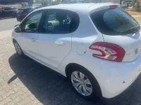 Gebraucht Peugeot 208 Active 68 PS (50 kW) 2013 Weiß Kleinwagen