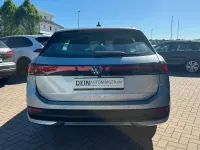 Gebraucht VW Passat 150 PS (110 kW) 2024 Dolomit silber Kombi