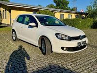 Gebraucht VW Golf VI 105 PS (77 kW) 2010 Weiß Kleinwagen