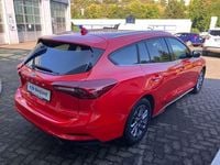 Gebraucht Ford Focus Titanium 125 PS (91 kW) 2024 Lackierung solid racerot Kombi