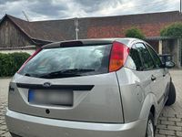 Gebraucht Ford Focus Ambiente 101 PS (74 kW) 2000 Silber Kleinwagen