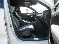 Gebraucht Volvo XC40 Core 129 PS (94 kW) 2023 Weiss / crystal weiss SUV