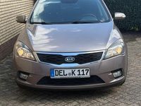 Second-hand Kia Ceed 125 CP (91 kW) 2012 Bej Hatchback