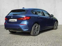 Gebraucht BMW 118 Shadowline 136 PS (100 kW) 2024 Phytonicblau Limousine