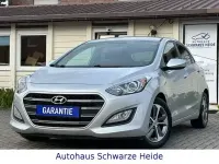 Gebraucht Hyundai i30 Passion 135 PS (99 kW) 2016 Silber Limousine