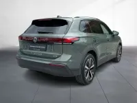 Neu VW Tiguan 150 PS (110 kW) 2026 Cipressinogrün metallic SUV