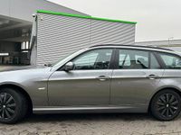 Gebraucht BMW 320 184 PS (135 kW) 2011 Grau Kombi