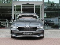 Neu Skoda Superb Selection 150 PS (110 kW) 2026 Grau Kombi