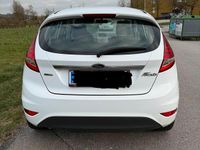 Gebraucht Ford Fiesta 68 PS (50 kW) 2009 Weiß Kleinwagen