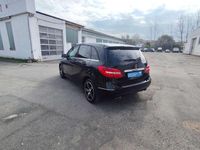 Używany Mercedes B250 211 KM (155 kW) 2012 Czarny Minivan