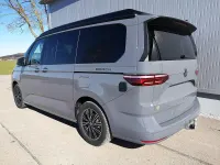 Neu VW California Beach 150 PS (110 kW) 2026 Pure grey Van