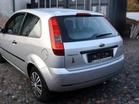Gebraucht Ford Fiesta Trend 69 PS (50 kW) 2002 Silber Kleinwagen