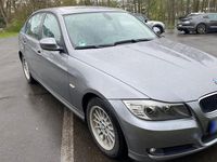 Gebraucht BMW 320 170 PS (125 kW) 2009 Grau Limousine