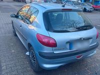 Gebraucht Peugeot 206 75 PS (55 kW) 2001 Silber Kleinwagen