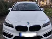 Gebraucht BMW 216 116 PS (85 kW) 2017 Weiß Van / Kleinbus